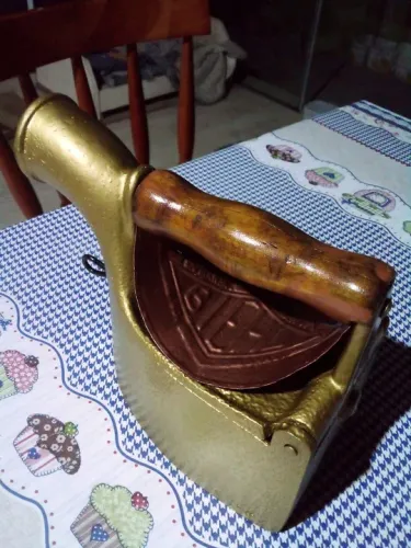 Ferro antigo a brasa