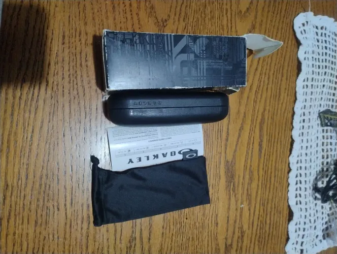 Estojo Óculos de Sol Oakley - Novo