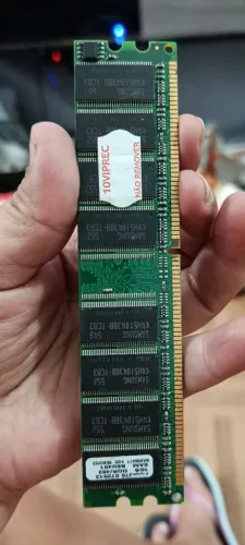 Memória DDR 1 GB 400 MHz PC-3200 CL3 - Desktop<br>