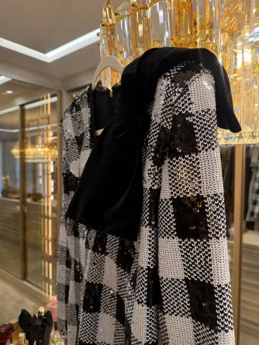 Vestido Lança perfume com paetês xadrez e laço