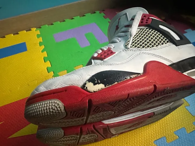 Air Jordan 4 - Fire Red