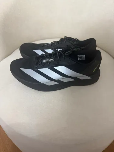 Vendo TÊNIS ADIDAS ADIZERO EVO SL NOVO