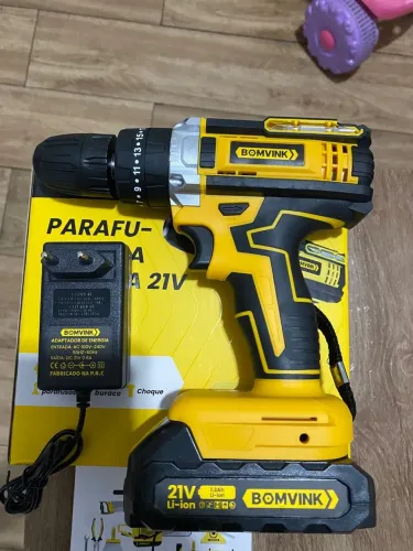Parafusadeira e furadeira a bateria 21V
