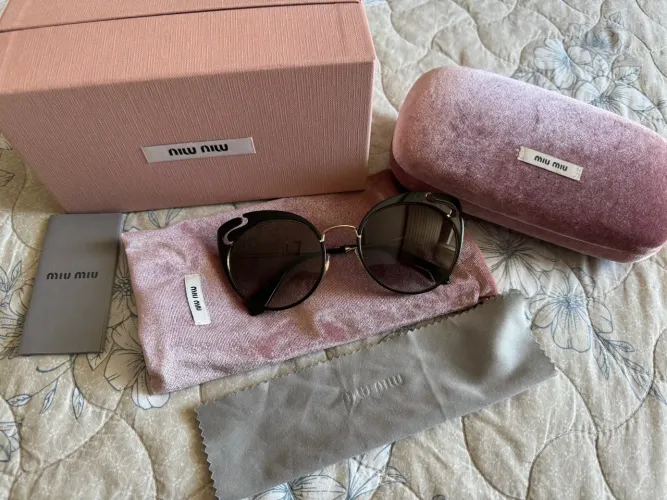 Óculos de sol Miu Miu