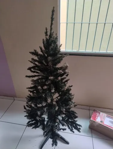 Árvore de natal pinheiro suíço Tam 1,50 e presépio 