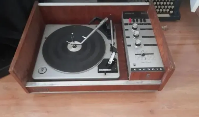 Raridade Toca discos grundig antigo