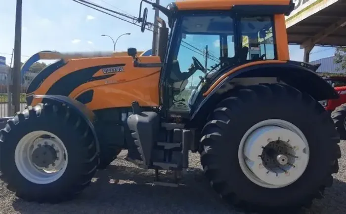 Trator Valtra BM100 2017