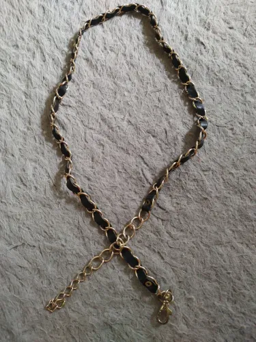 Cinto preto feminino.