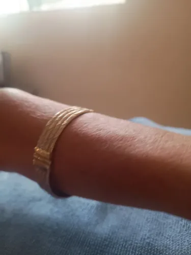 Pulseira Bracelet Em Metal Dourado Folheado a Ouro Com Detalhes em Zircônia