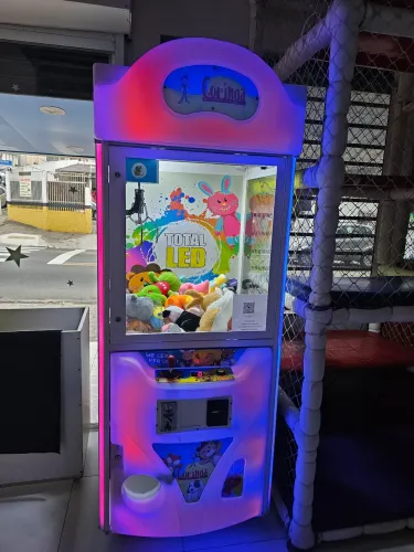Grua maquina de pegar bichinhos