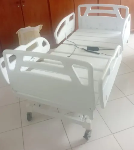 Locação cama hospitalar elétrica 3 movimentos 