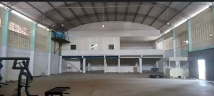 Galpão 1200m² c/ Estacionamento e Pátio p/ Carretas e Pé Direito 10m na Cidade Nova