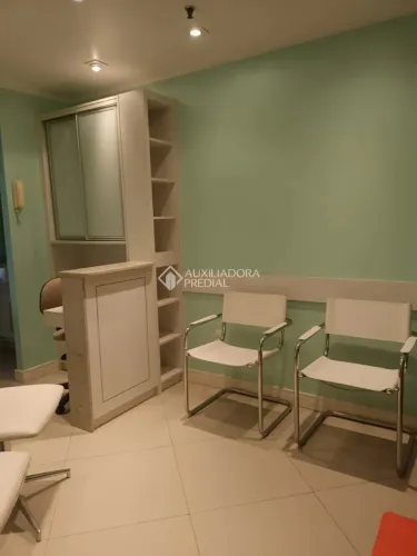 Sala comercial com 2 Garagens no bairro Auxiliadora, totalmente equipada para Dentista