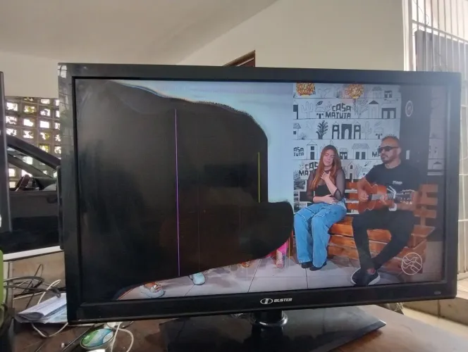 Tvsmrt de 329  TCL tela TRINCADA 5 meses de uso. Funciona tudo 