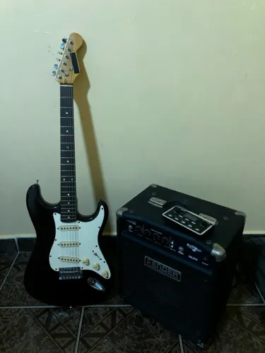 Guitarra Stratocaster Michael / padrão Fender 