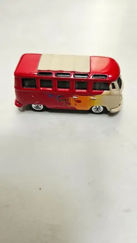 Johnny Lightning VW Volkswagen Bus T1 VolkswagenSamba rot Flammen Flames MACE Oldtimer Van