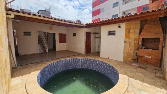 Casa para aluguel no centro de Petrolina para fins comerciais ou residenciais c/ 3 quartos