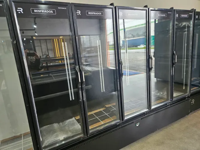 geladeira expositora 5 portas multiuso para mercados e conveniências 