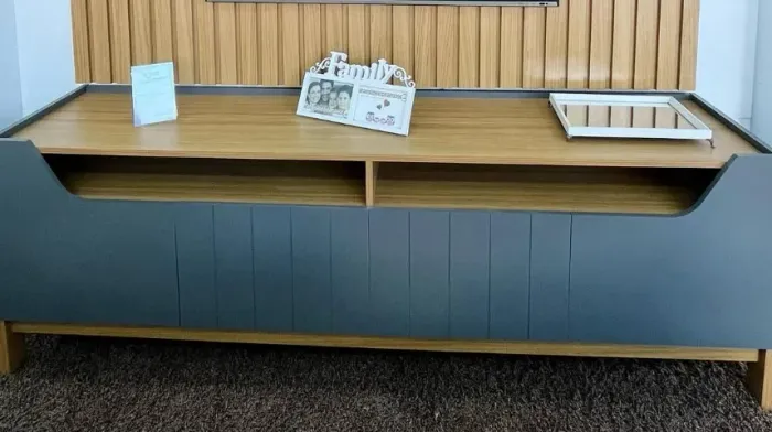 "Praticidade e Design: Rack Bancada para TV Moema Permóbili em Grafite/Nature com Montagem