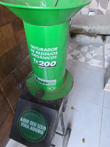 TRITURADOR DE RESÍDUOS ORGÂNICOS TR200