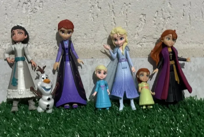 Kit Frozen 2 com 7 personagens