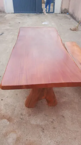 Mesa 2 metros disponível 