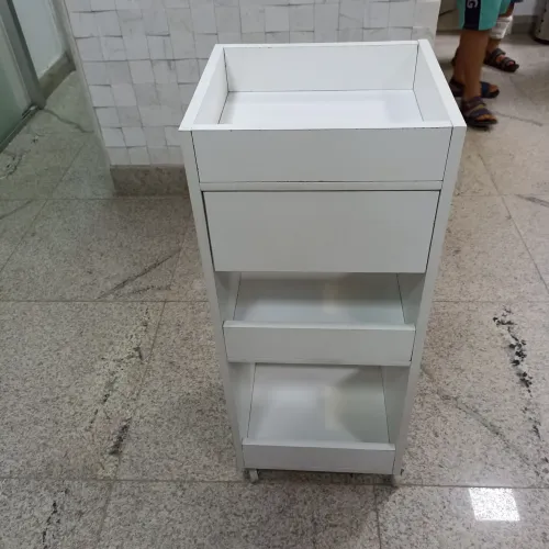 Carrinho auxiliar com gaveta