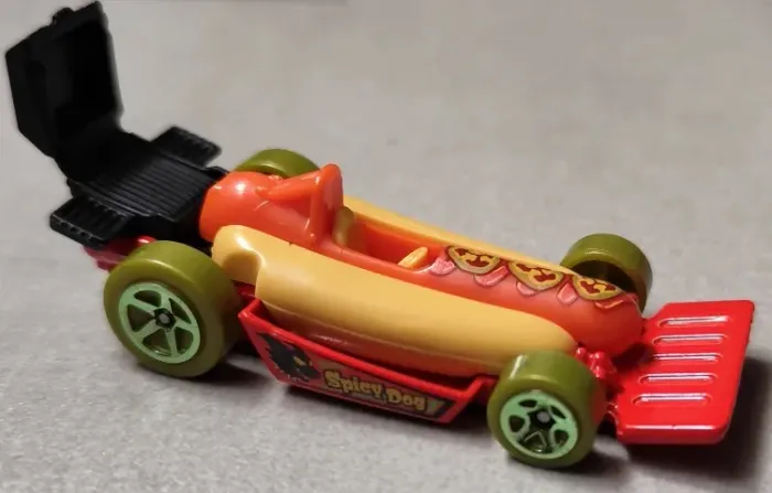 carrinho hot dog da Hot Wheels carro cachorro quente spice