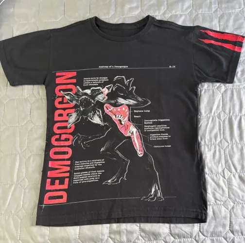 Camiseta Infantil Piticas - Stranger Things (Demogorgon) - tamanho 10