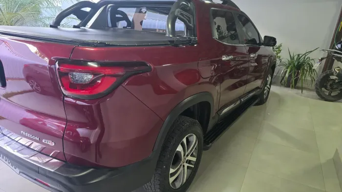 Toro muito conservada, carro top, a mais nova da região.