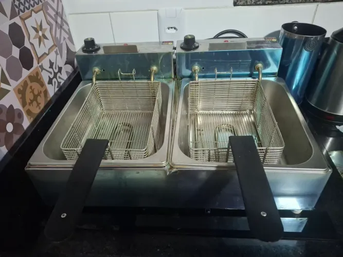 FRITADEIRA INDUSTRIAL ELÉTRICA 220v