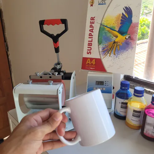 Máquina de estampar canecas e sublimação