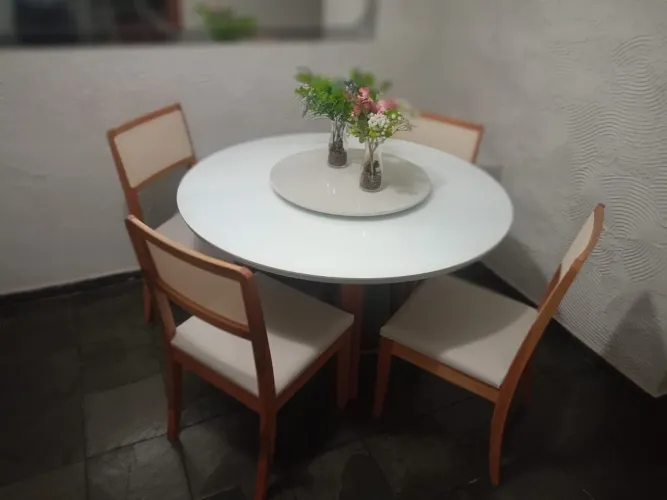 Mesa de Jantar Redonda com 4 Cadeiras resistente de madeira