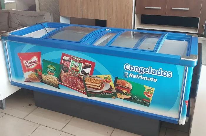 Freezer ilha Expositor de congelados, 800 litros Marca refrimate. Semi Novo.