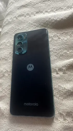 Celular edge 30