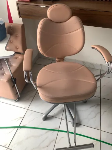 Vendo 3 cadeiras de cabeleireiro reclináveis