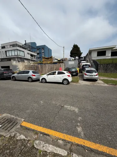 ALUGA-SE ESPAÇO COMERCIAL - ÓTIMA OPORTUNIDADE HÁ 3 QUADRAS DA ARENA DA BAIXADA 