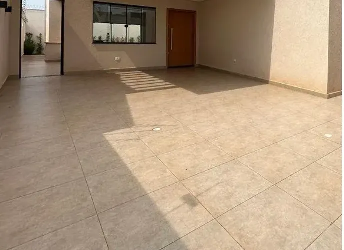 Linda Casa a Venda em Varginha.