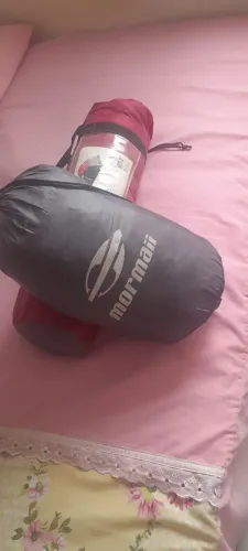 Barraca de camping com saco de dormir
