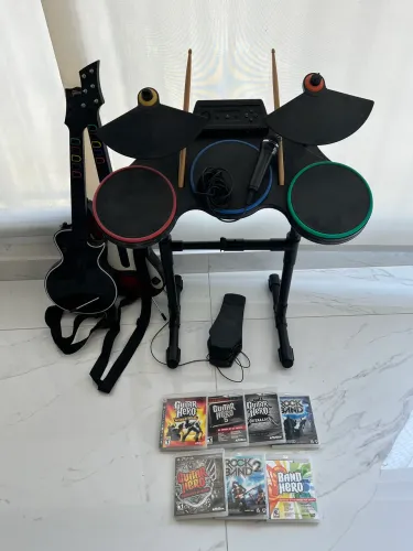 Kit Completo Guitar Hero / Rock Band PS3 + 2 Guitarras e 7 Jogos Originais
