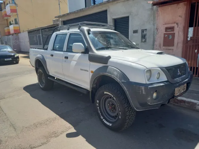 Mitsubishi L200 Savana 2.5 4X4 121cv CD DTI Dies. 2012