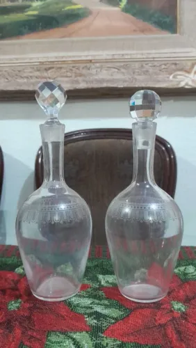 Par de antigas licoeiras de cristal