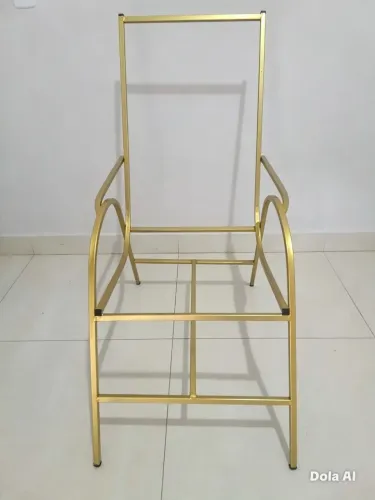 Estruturas e cadeiras personalizadas no meralon