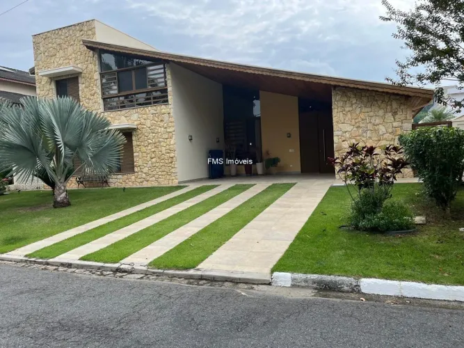Casa em Condomínio de Alto Padrão em Estância Guararema, Guararema-SP: 3 quartos, 3 suites