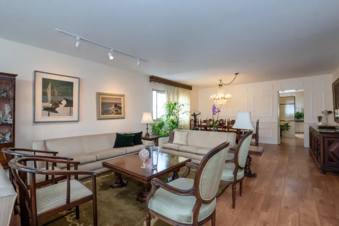 Apartamento para venda em Jardim Paulista com 2 quartos, sendo 1 suíte, 250m²