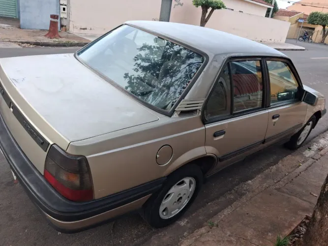 Chevrolet Monza GLS/ Hi-tech 2.0 EFI 2P E 4P (álcool) 1995