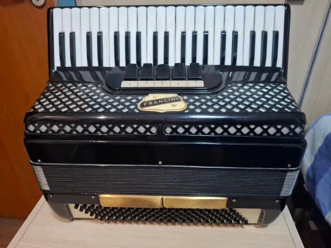 Acordeon/Sanfona Francini 120 baixos | 41 teclas | Preta | Italiana