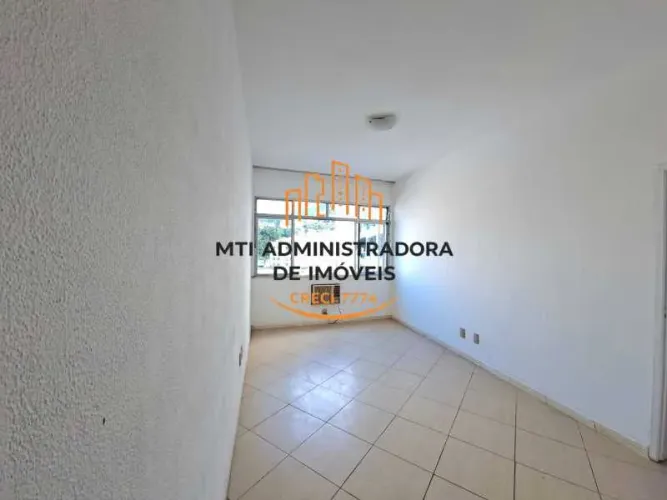 Rua do Resende / 2 quartos / vaga