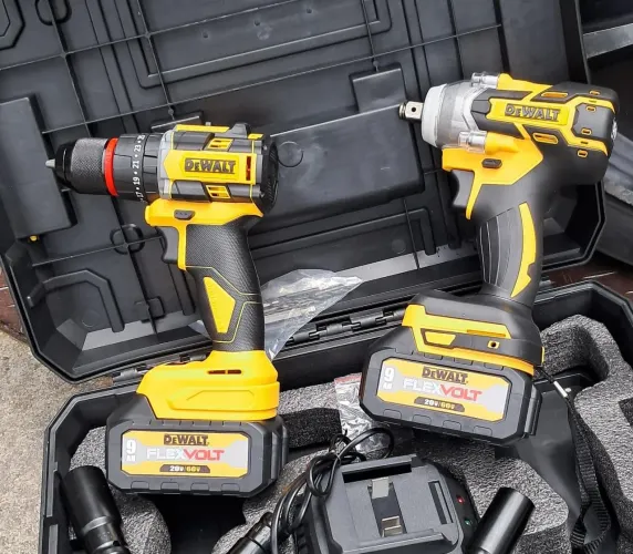 Kit 2 Máquinas Parafusadeira + Chave de Impacto Dewalt Profissionais 