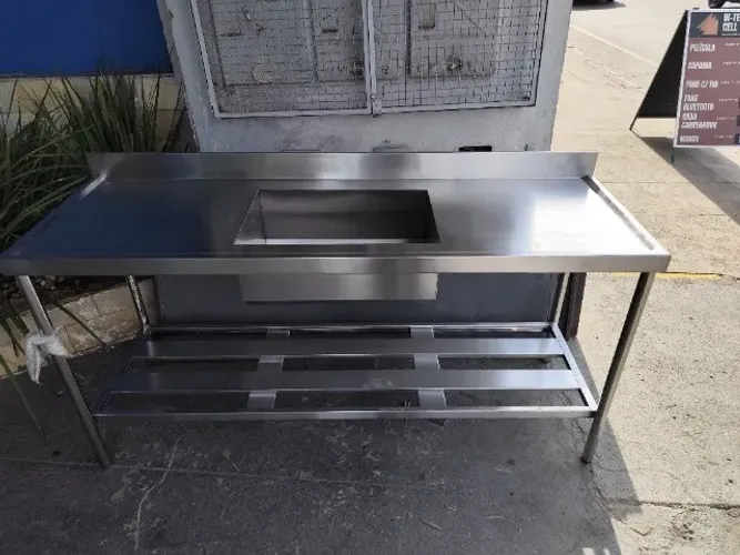 Pia em inox com bojo simples central, base 1,10×0,60×0,90 m 